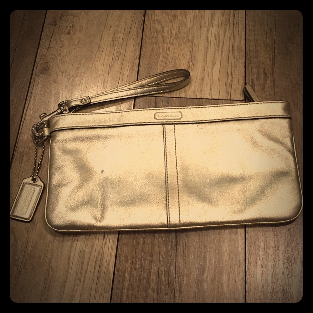Coach Gold Wristlet/Clurtch 👛